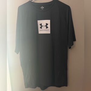 mens XL underarmour tee